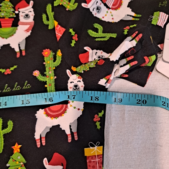 elite Med Performance Scrub Top Womens Microflex Christmas Llama Cactus - Picture 7 of 14